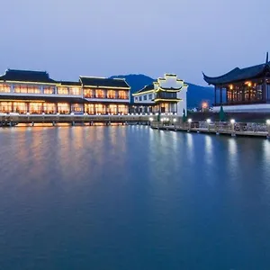 Luxiang Gucun Holiday 酒店